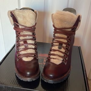 Freebird, NORWAY, in wine, size 9.